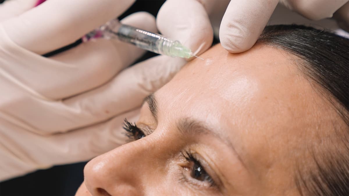 Joney-botox-injecting-patient