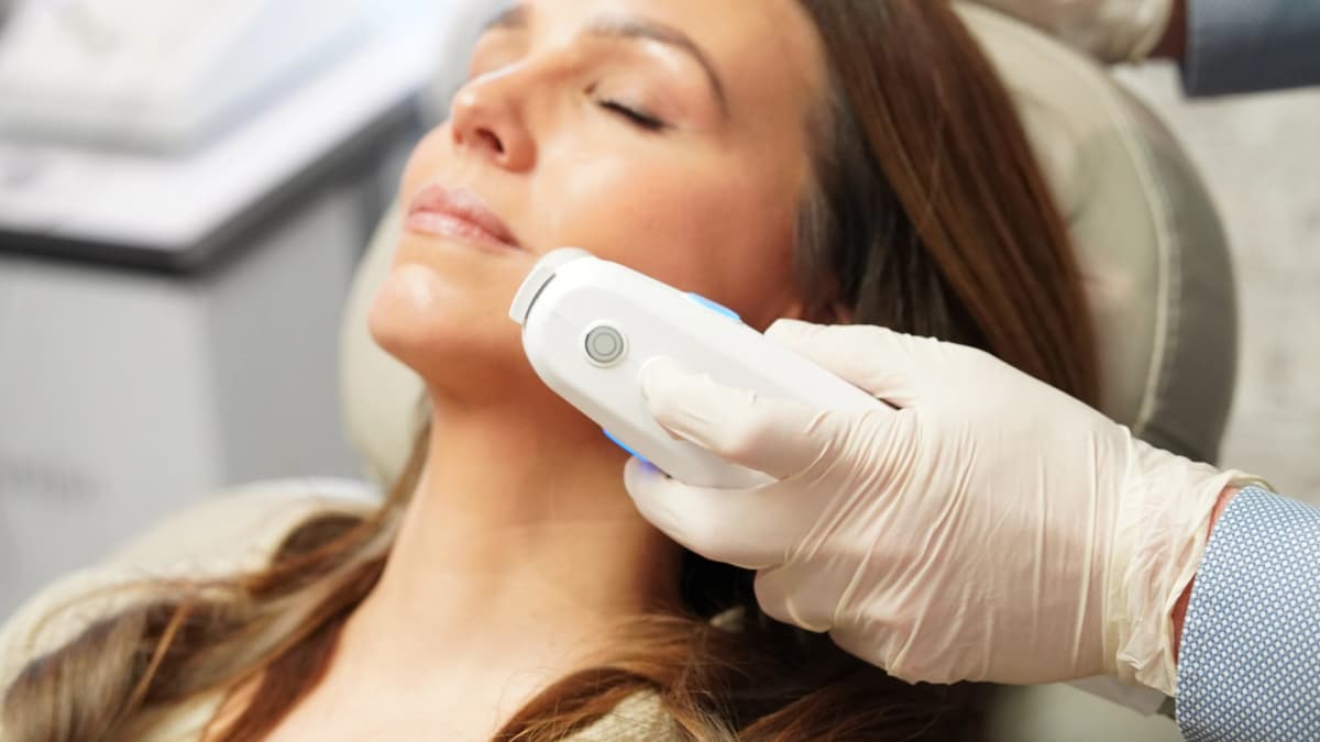 ultherapy-marylebone-gloved-hand