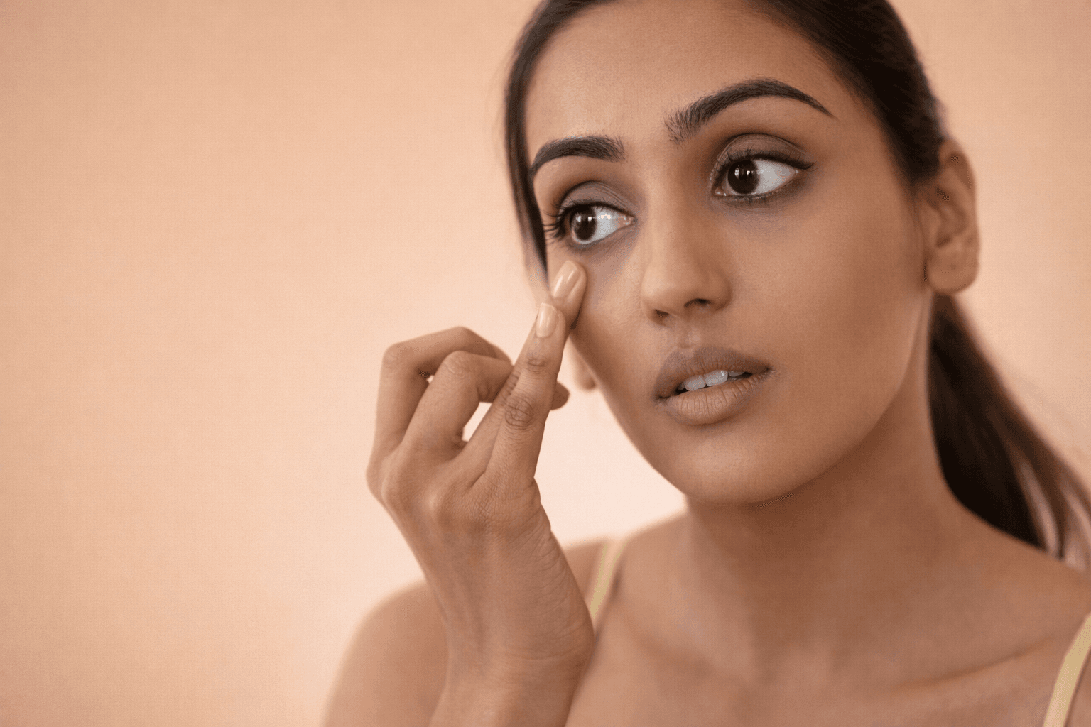 woman-with-dark-cirlces