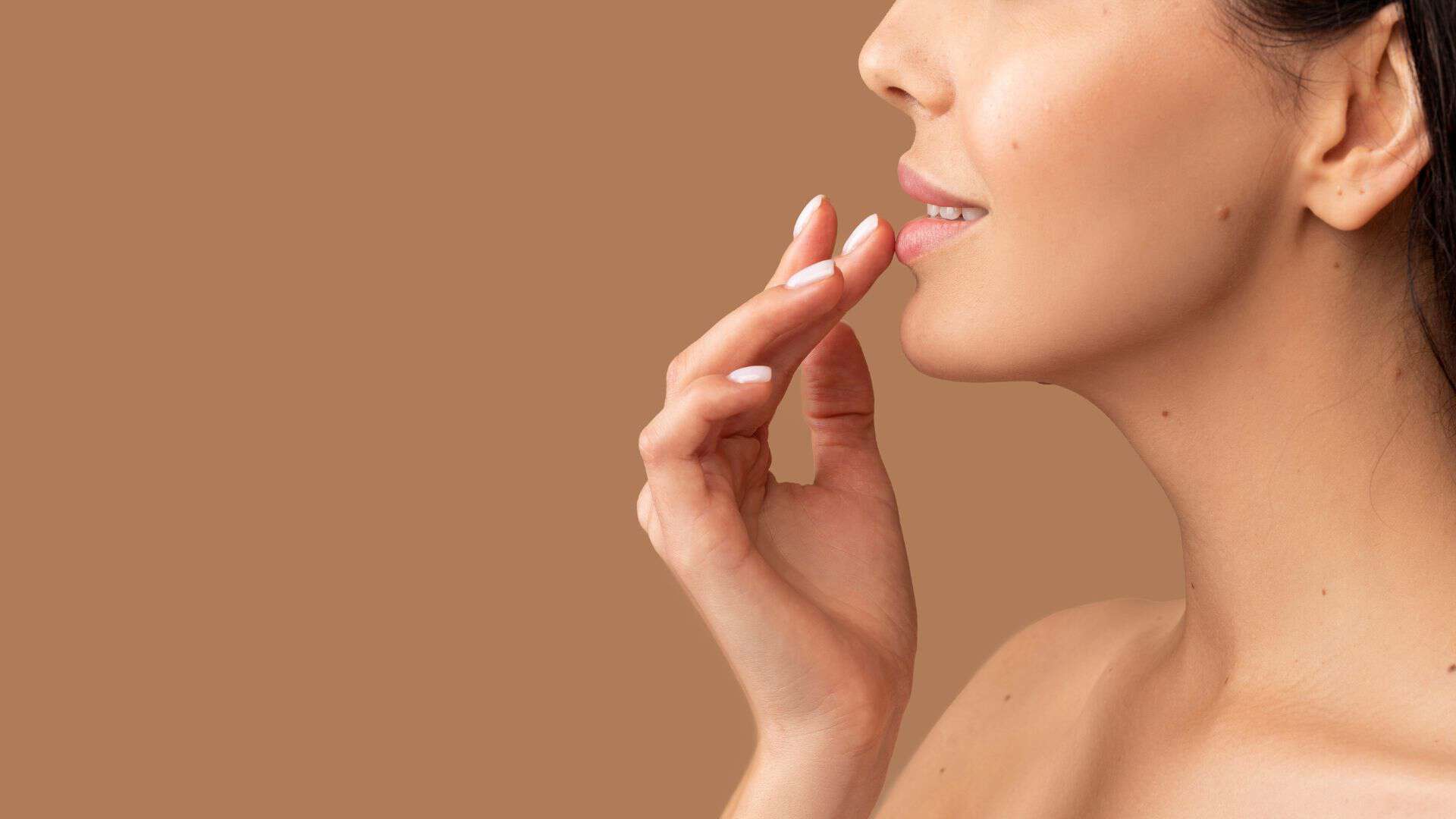 touching-thin-lips