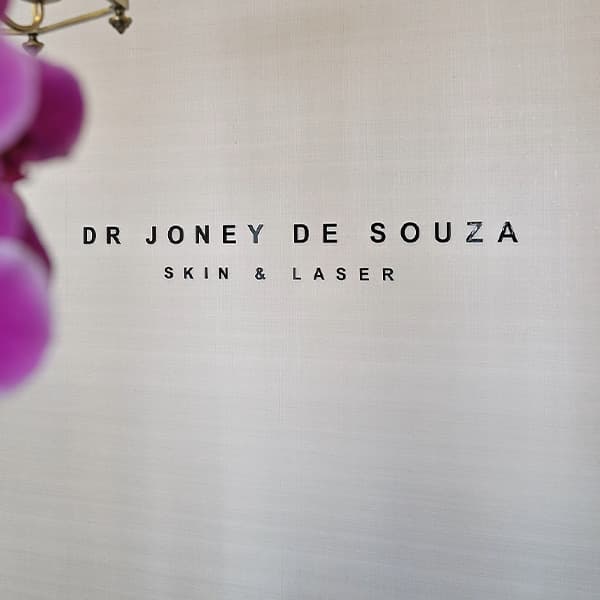 Dr-Joney-de-Souza-clinic-sign