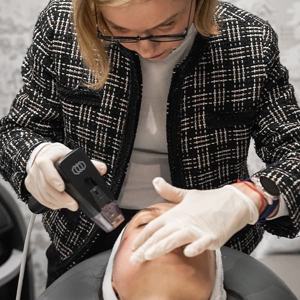 Roma-face-treatment-laser