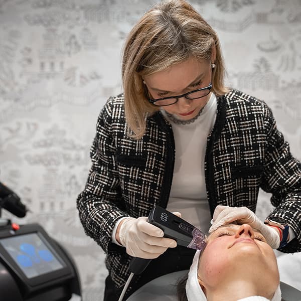 Roma-face-treatment-laser